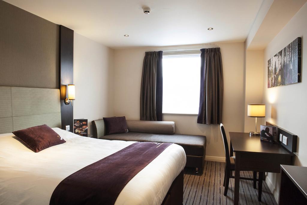 Premier Inn Dunfermline Extérieur photo