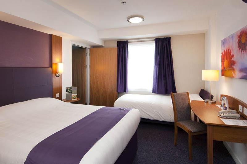 Premier Inn Dunfermline Extérieur photo